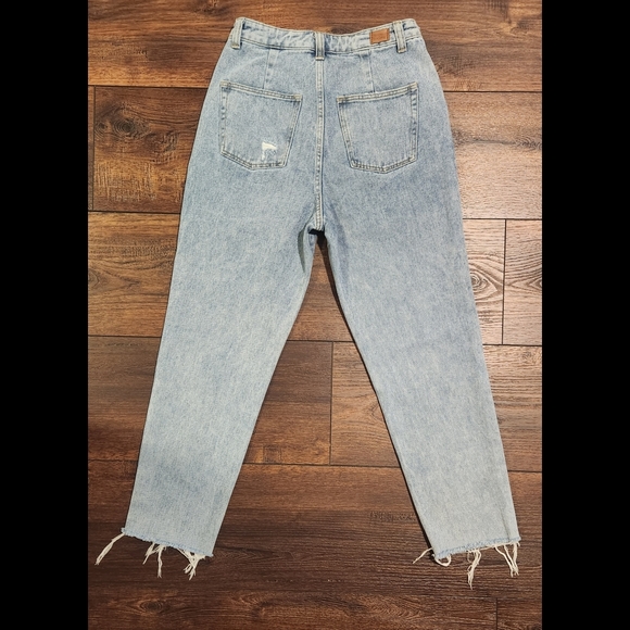Retro Highwaisted Jeans - Picture 10 of 15
